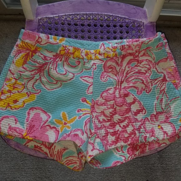 Lilly Pulitzer Short, Side Zip, Size 2. - Picture 2 of 7
